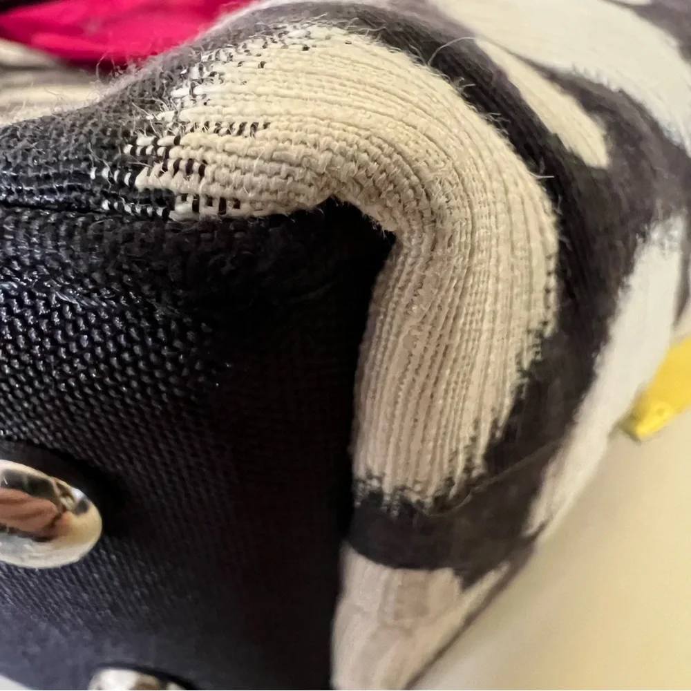 Berkshire Bags Purse Black White Gray Pink Flower Zipper Closure‎ Unique
